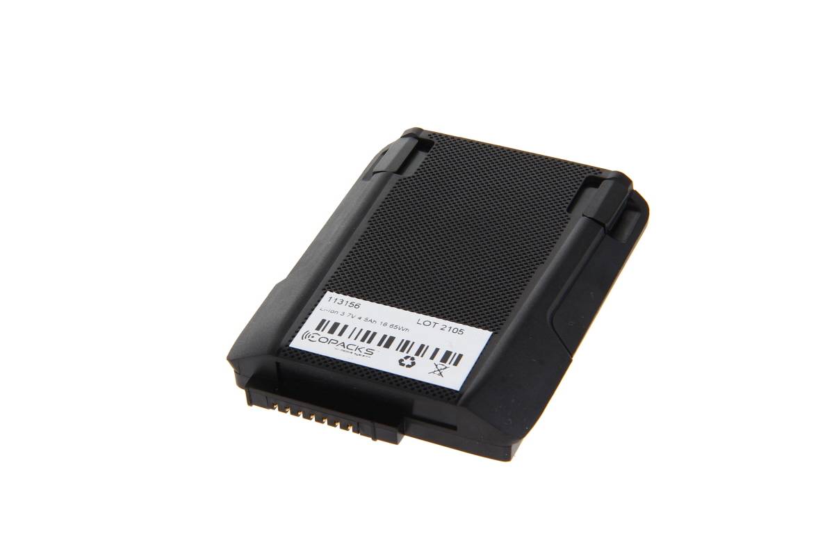 Schwarzes rechteckiges elektronisches Batteriepaket mit Barcode-Etikett auf weißem Hintergrund.