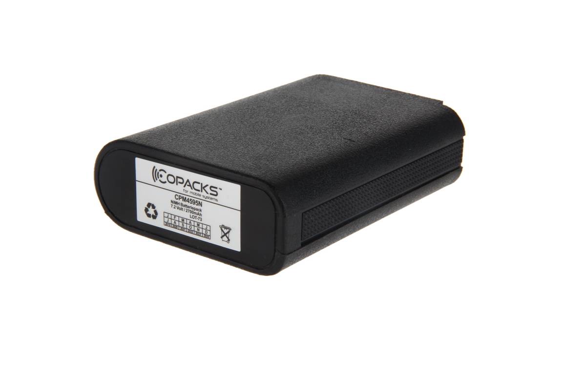Schwarzes rechteckiges Batteriepack mit Etikett auf der Vorderseite, auf weißem Hintergrund dargestellt.