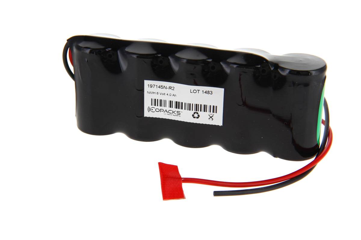Schwarzer wiederaufladbarer Batteriepack mit angebrachten roten, schwarzen und mehrfarbigen Drähten sowie Anschluss, gekennzeichnet mit „197145N-R2