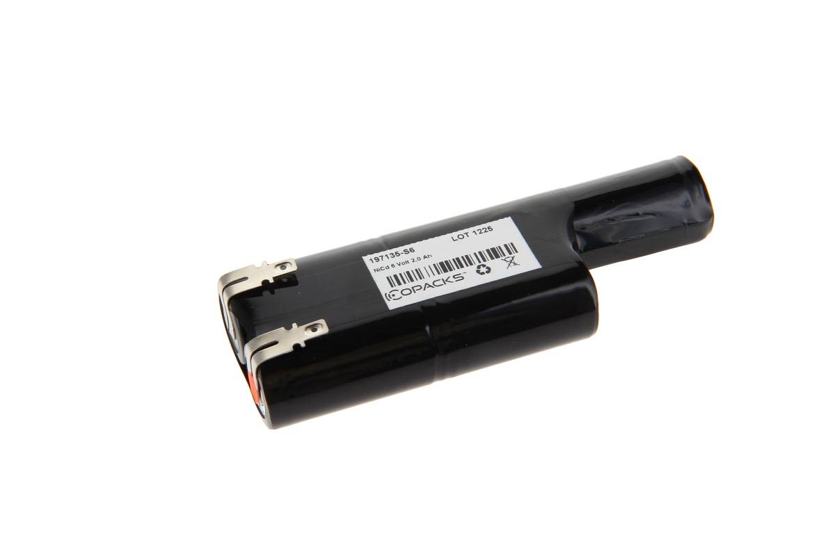 Schwarzes zylindrisches Batteriepak mit Etikett und Anschllussklemme, isoliert auf weißem Hintergrund dargestellt.