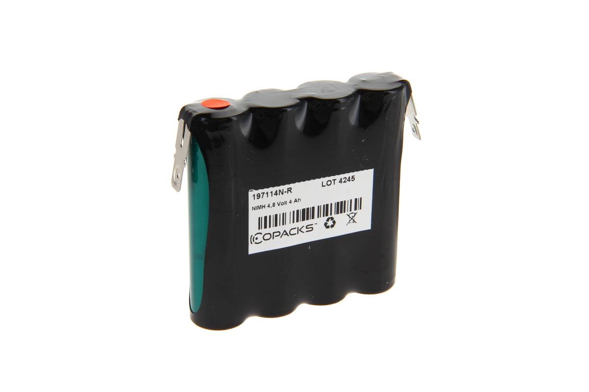 Schwarze wiederaufladbare Batteriepack mit fünf zylindrischen Zellen, einem Etikett und Metallklemmen auf weißem Hintergrund.