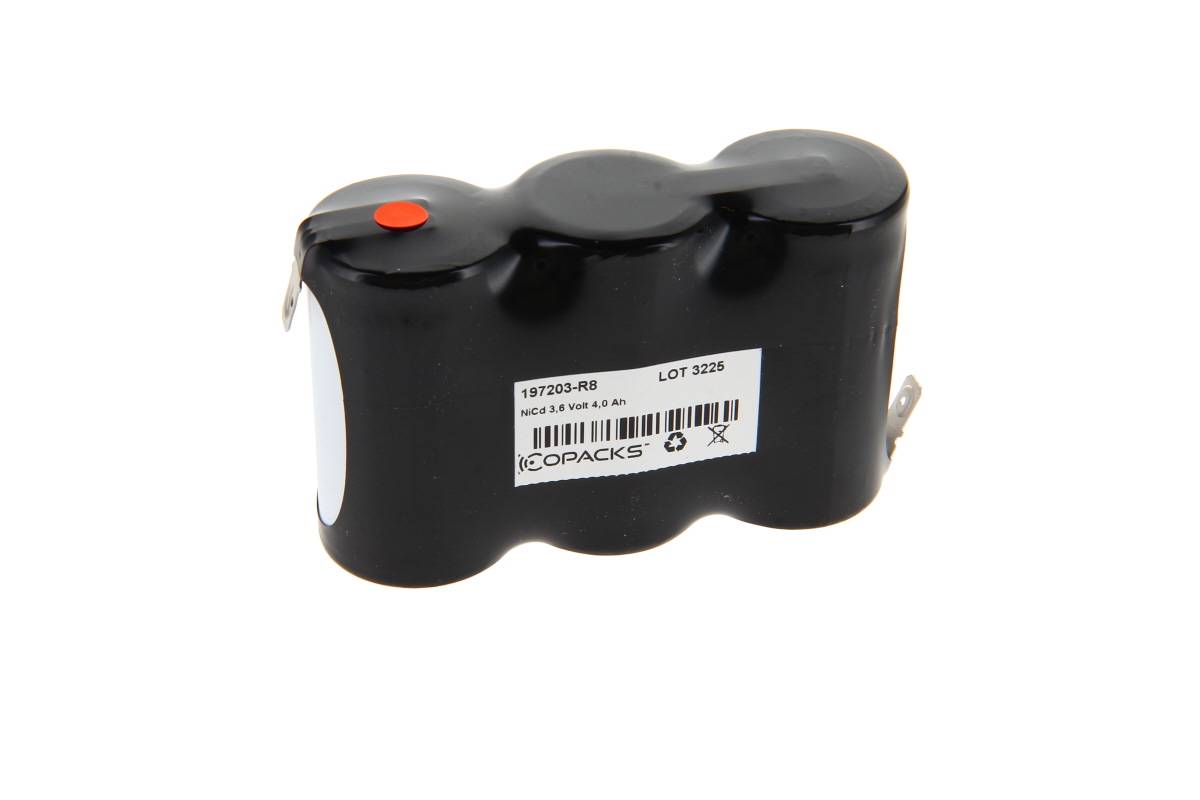 Schwarzes wiederaufladbares Batteriepaket mit drei abgerundeten Zellen und einem weißen Produktetikett auf einem einfachen Hintergrund.