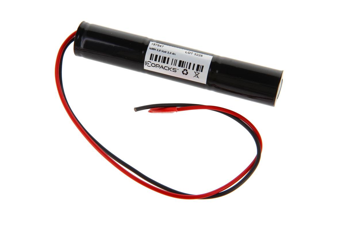 Schwarzes zylindrisches Batteriepack mit roten und schwarzen Drähten, auf weißem Hintergrund dargestellt.