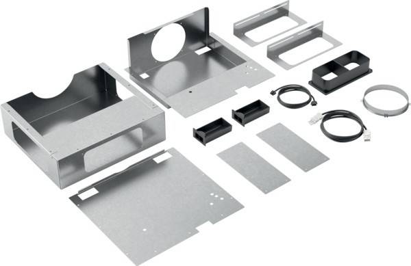 Explosionszeichnung eines Metall-Elektronikgehäuse-Bausatzes mit Paneelen, Halterungen, Griffen, Befestigungselementen und Kabelringen auf weißem Hintergrund.