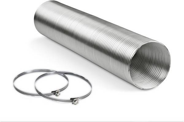 Flexibler Metall-Trocknerventilationsschlauch mit zwei Schlauchschellen auf weißem Hintergrund.