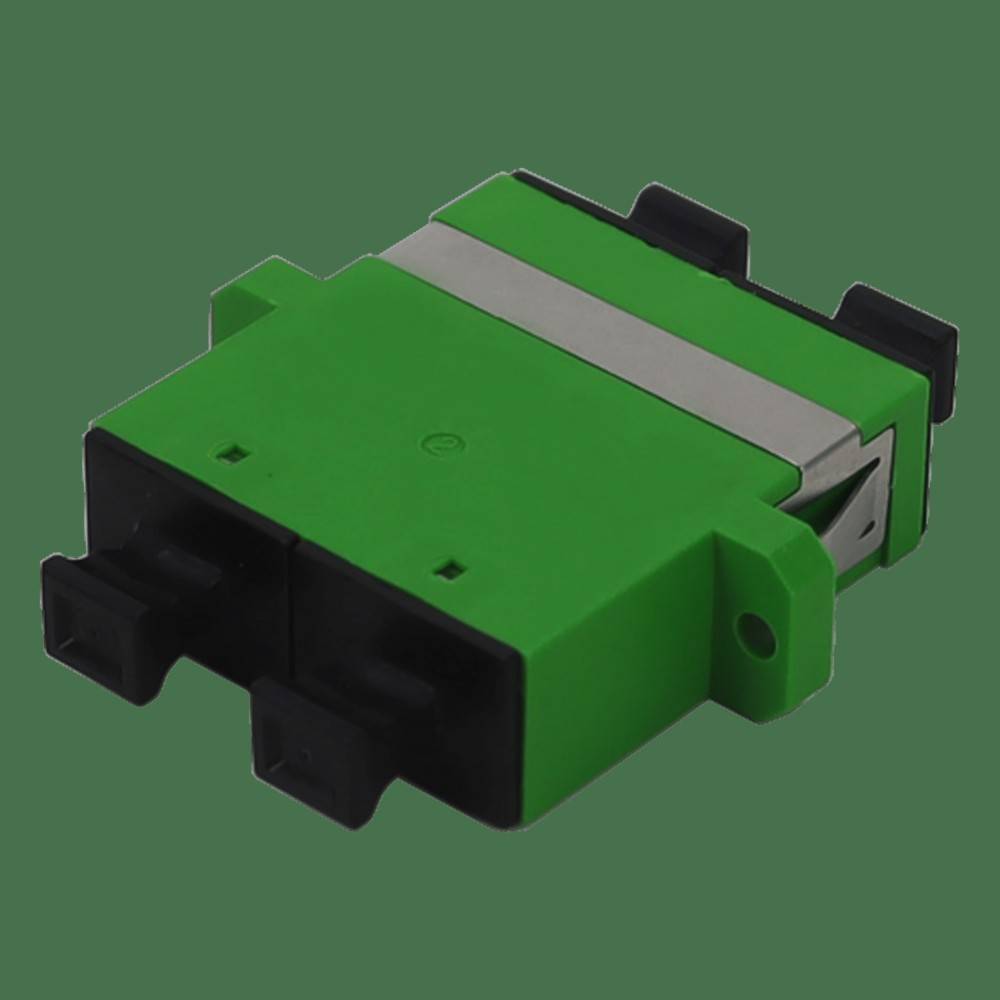 Grüner Faseroptik-Adapter mit schwarzen Enden auf einem einfachen grünen Hintergrund.