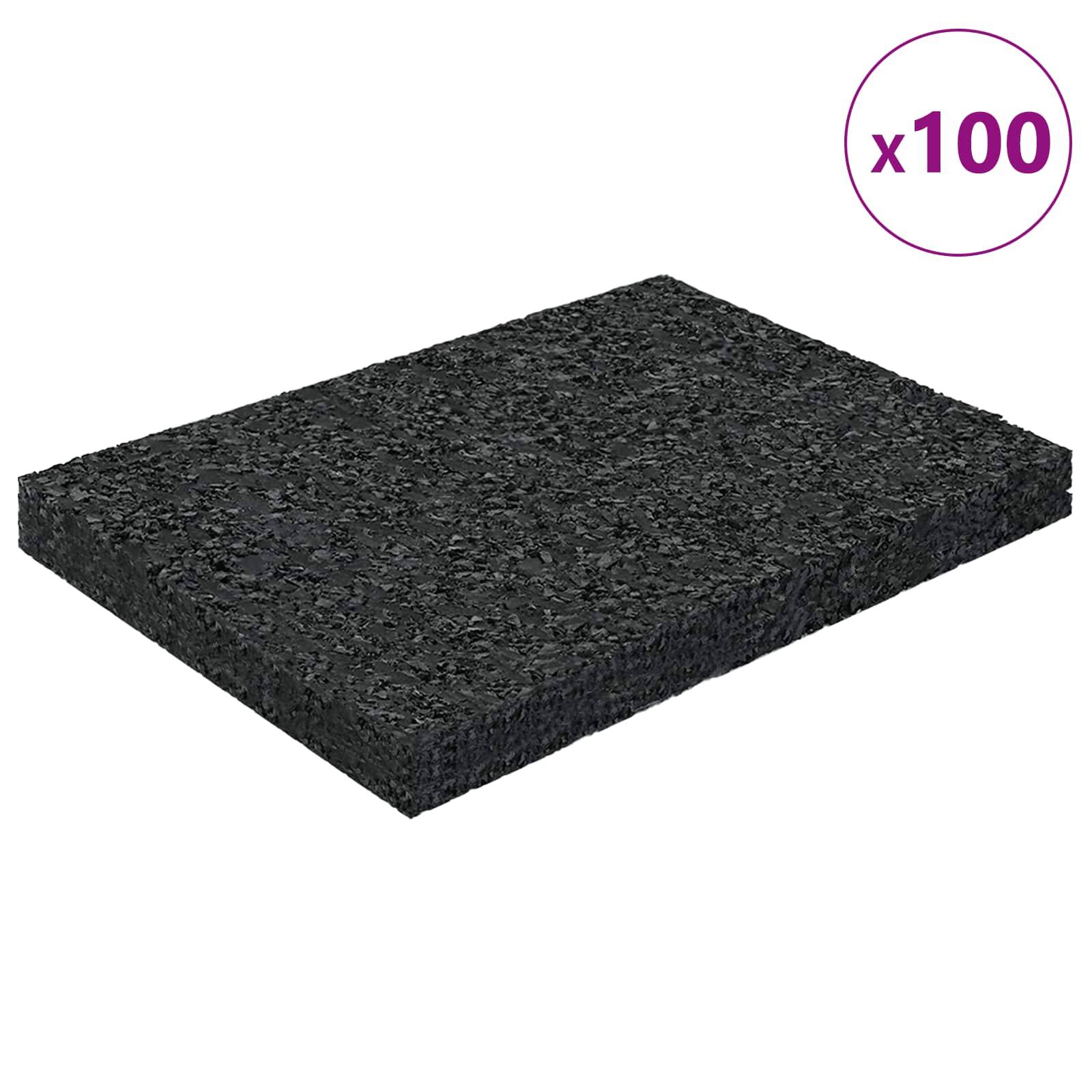 Schwarze strukturierte quadratische Fliese oder Schaumstoffmatte in Perspektive auf weißem Hintergrund dargestellt, mit der Beschriftung x100 in der Ecke.