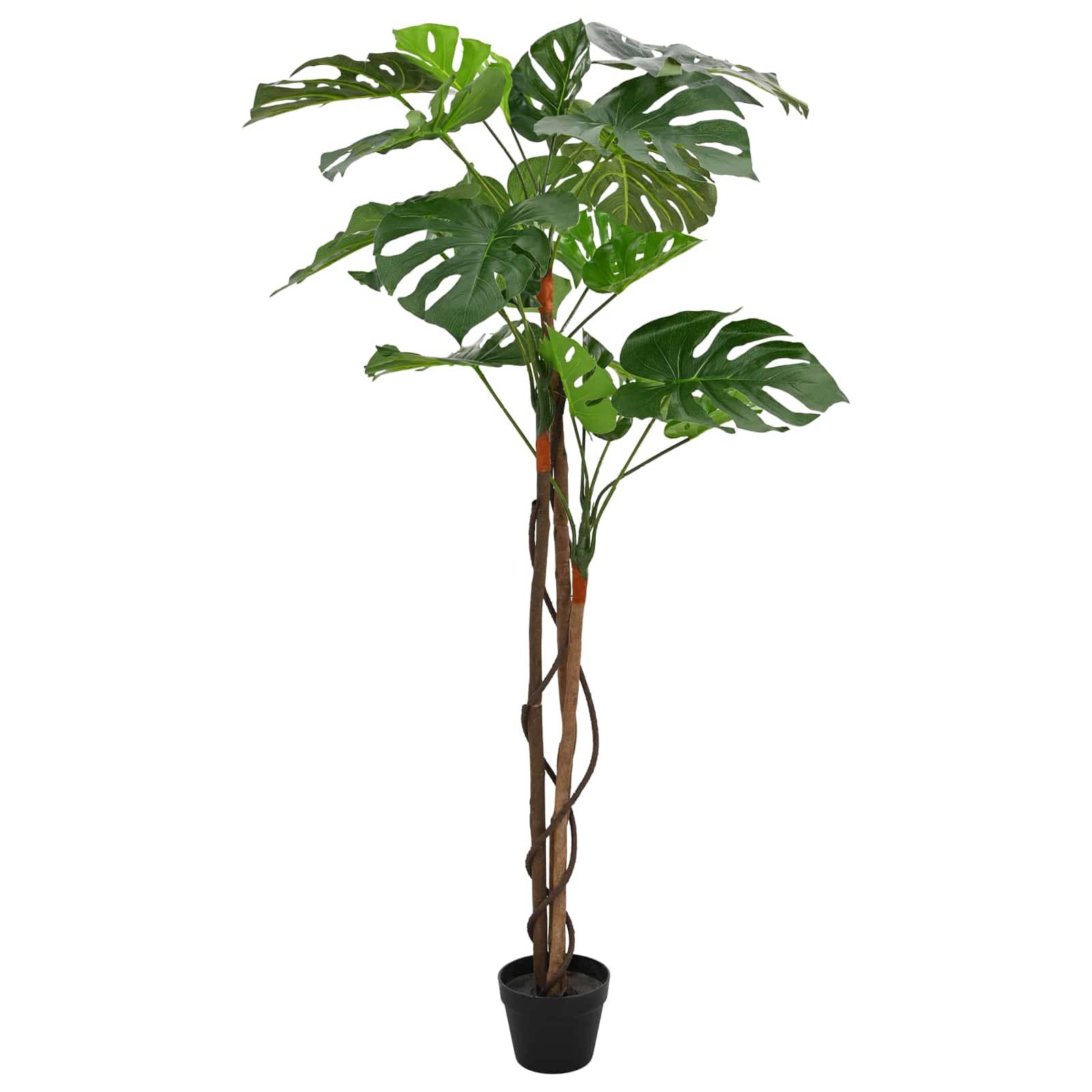 Topfpflanze aus künstlichem Monstera mit gespaltenen grünen Blättern und geflochtenen Stängeln, isoliert auf weißem Hintergrund.
