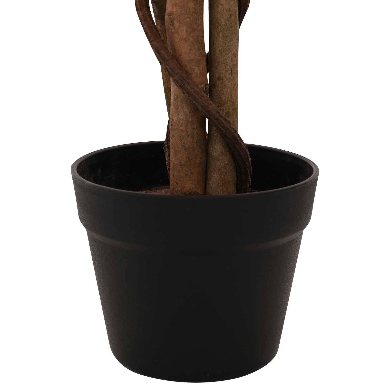Nahaufnahme eines schwarzen Blumentopfs mit verflochtenen Holzstöcken oder Stängeln vor einem weißen Hintergrund.