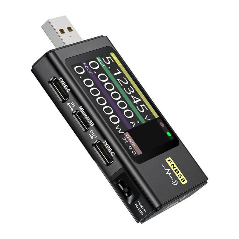 Schwarzes USB-Strommessgerät mit digitalem Display, mehreren USB-C-Anschlüssen und Micro-USB-/Type-C-Eingängen, das Spannungs- und Stromstärkemessungen anzeigt.