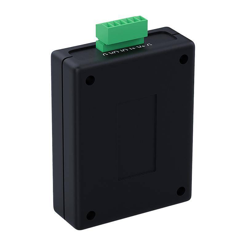 Schwarzes rechteckiges elektronisches Modul mit grünem Schraubklemmenstecker oben und vier Befestigungslöchern, dargestellt auf weißem Hintergrund.