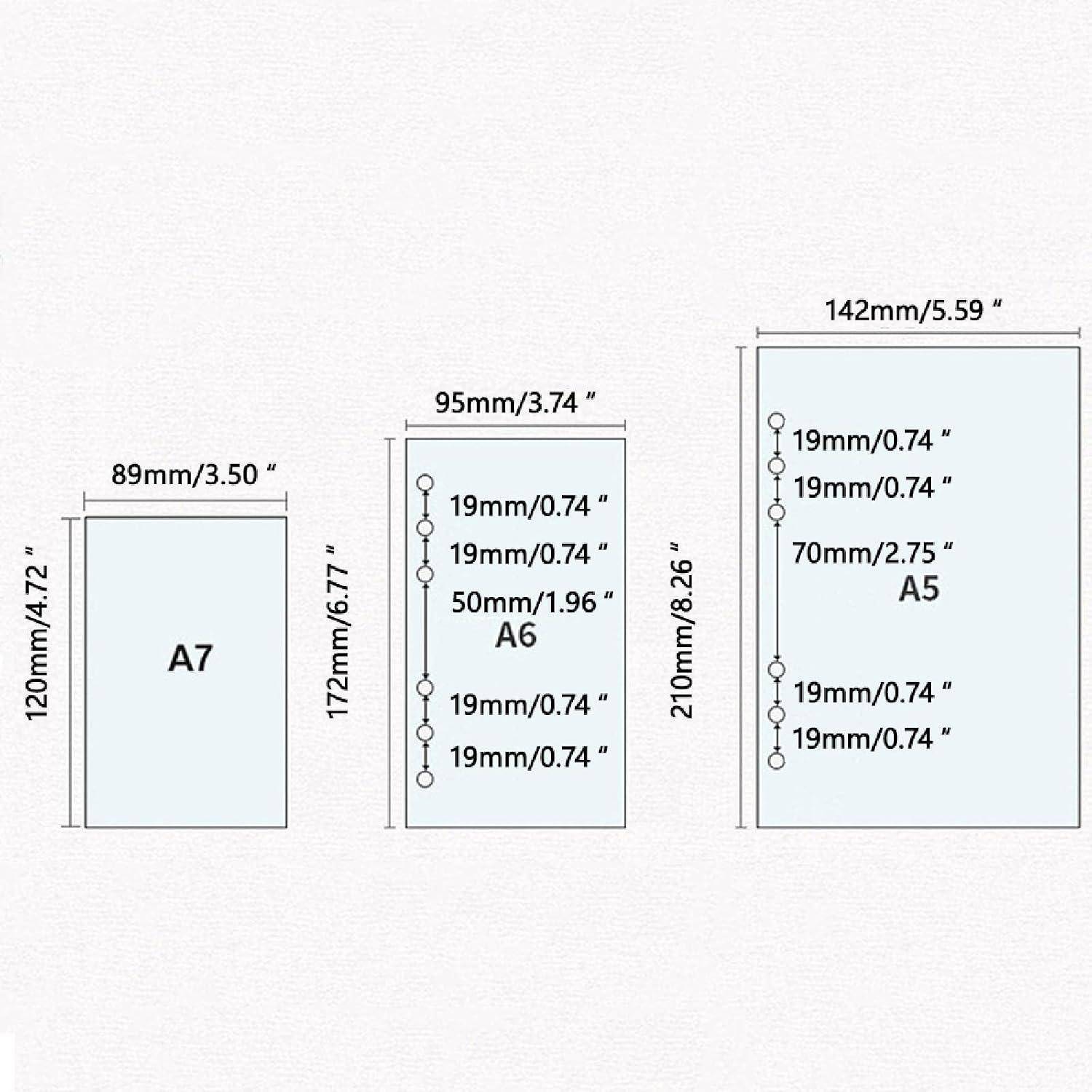 Diagramm zum Vergleich der Papierformate A7, A6 und A5 mit Abmessungen in mm und Zoll, das Breite, Höhe und Lochabstände zeigt.