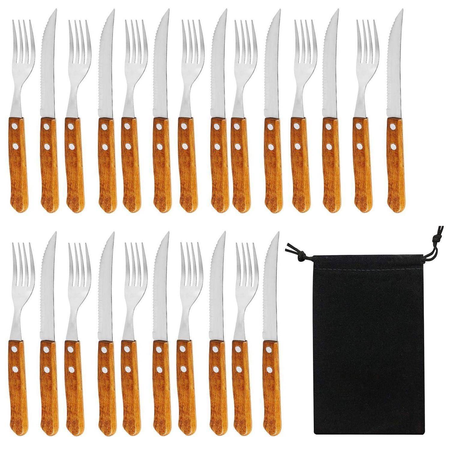 Satz aus Edelstahlforks und Messern mit Holzgriffen, gezeigt mit einem schwarzen Beutel mit Kordelzug zum Aufbewahren.