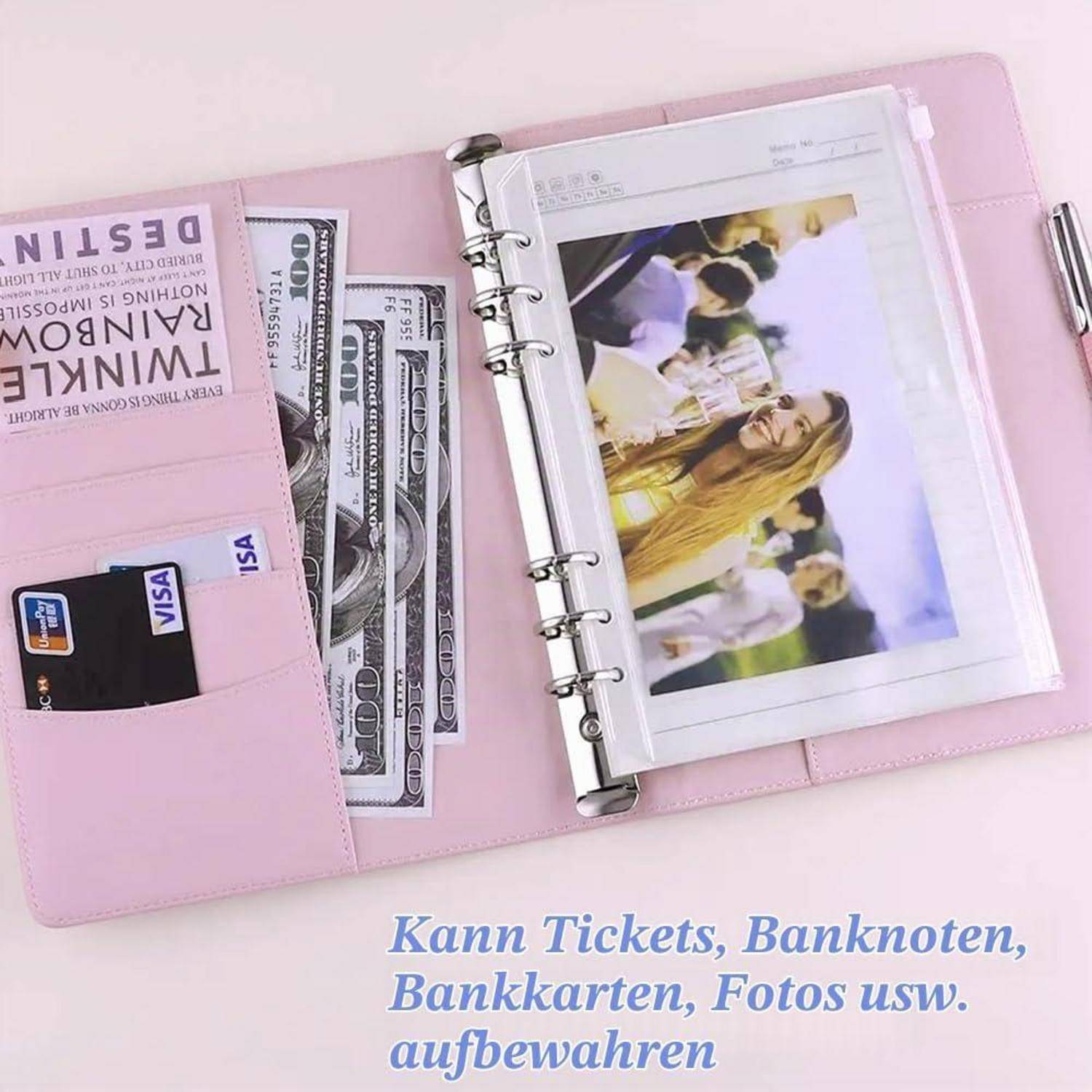 Rosa Ringordner-Geldbörse, die Tickets, Bargeld, Bankkarten und ein Foto enthält; deutscher Text sagt „Kann Tickets, Banknoten, Bankkarten, Fotos usw. aufbewahren