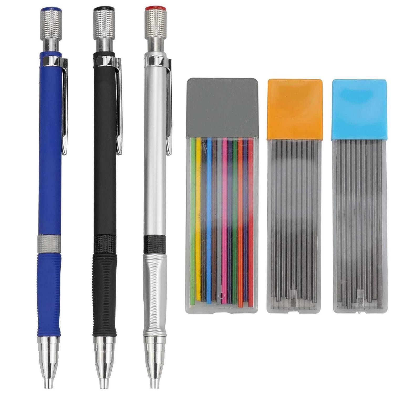 Drei mechanische Bleistifte in Blau, Schwarz und Silber neben drei Behältern mit farbigen und Graphit-Minen zum Nachfüllen.