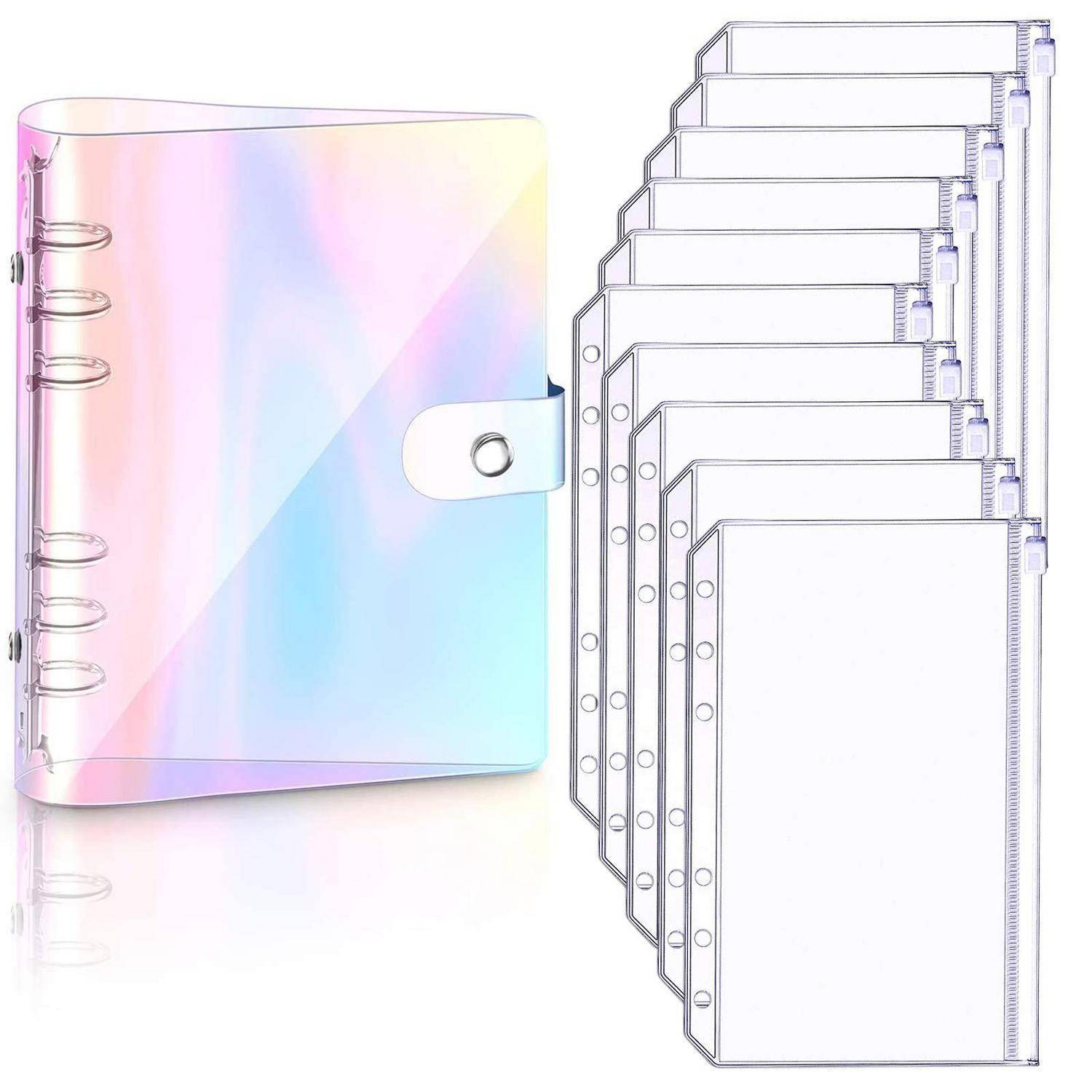 Ringbinder aus Pastellfarben mit Iriseffekt und Druckknopf-Lasche, gezeigt neben einem Stapel klarer, reißverschlossener Kunststoff-Nachfüllhüllen mit gestanzten Löchern.