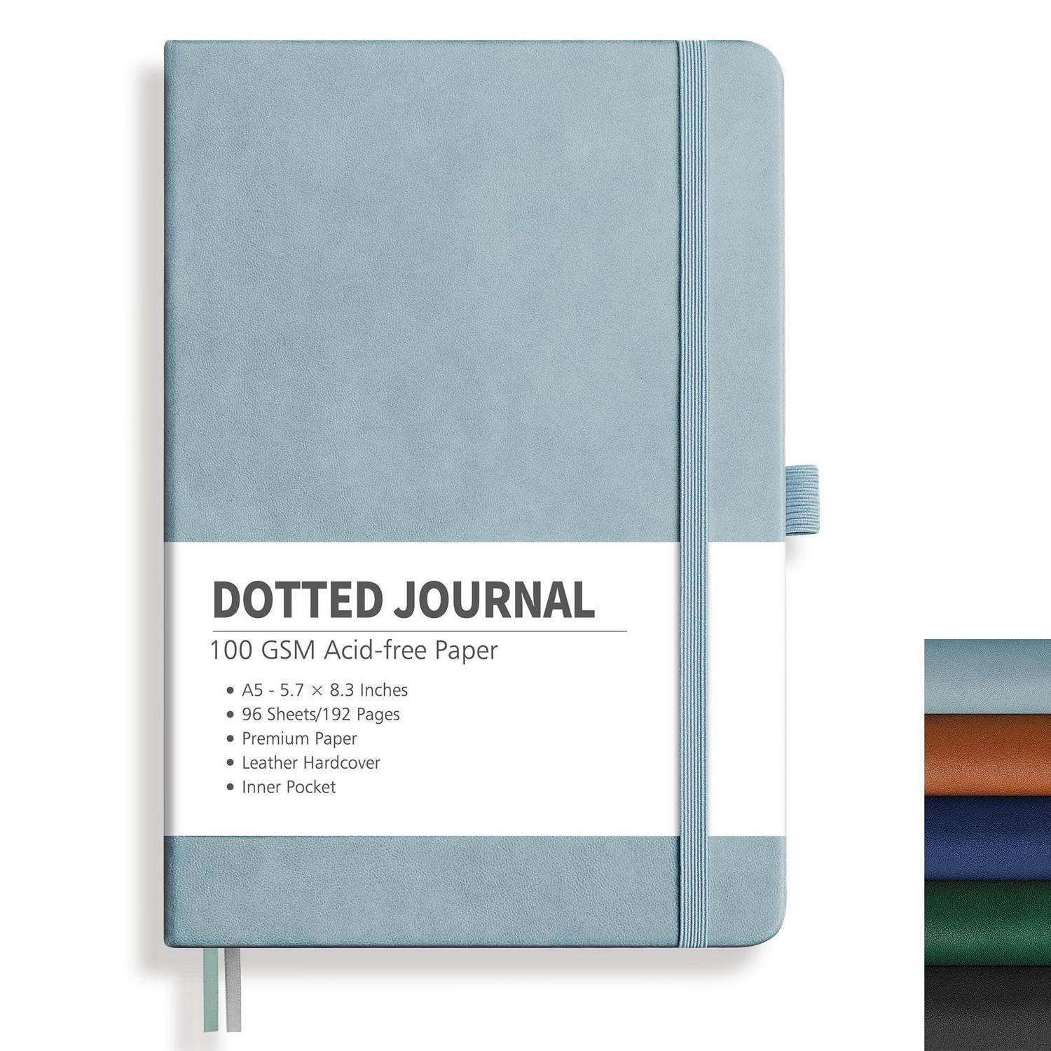 Hellblau gepunktetes Journalblock mit Gummiband, Lesebänder und weißem Etikett mit 100 g/m² säurefreiem Papier, A5-Format, 96 Blatt/192 Seiten.