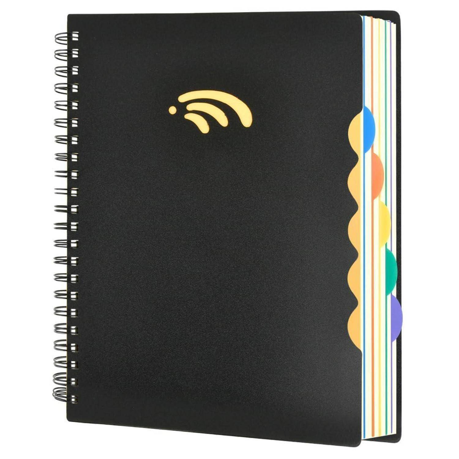 Schwarzes spiralgebundenes Notizbuch mit einem gelben WLAN-ähnlichen Logo und mehrfarbigen Reitern an der rechten Kante.