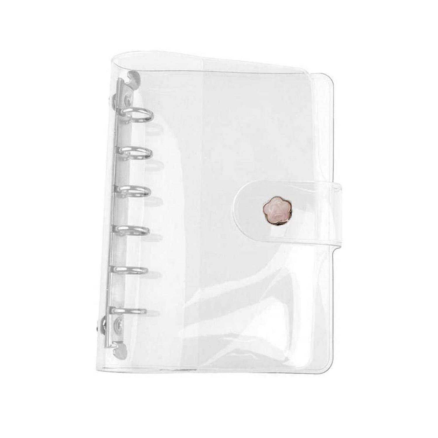 Klare Kunststoff-Ringbinder-Abdeckung mit sechs Ringen und Druckknopfverschluss, gezeigt auf weißem Hintergrund.