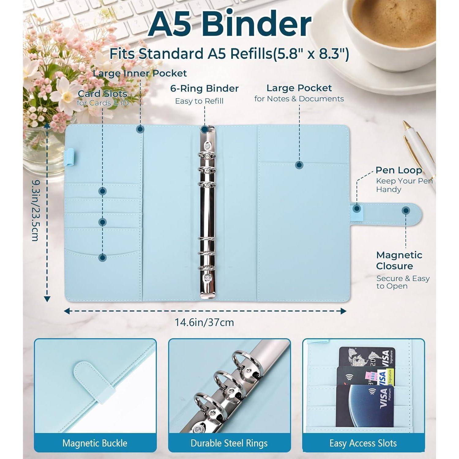 Produktgrafik eines hellblauen A5-Ordners mit folgenden Funktionen: Magnetverschluss, 6-Ring-Stahlringe, Kartenschlitze, große Tasche, Stiftschlaufe und Größe 14,6 x 9,3 Zoll.