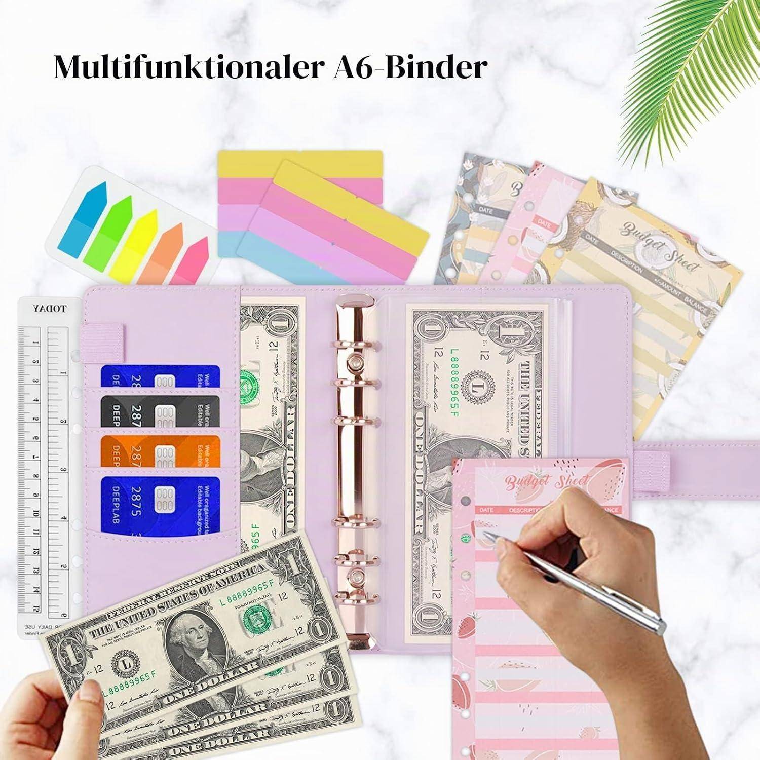 Multifunktionaler A6-Ordner mit Taschen für Bargeld, Karten und Quittungen; eine Hand schreibt auf einer rosa Budgetierungsseite.