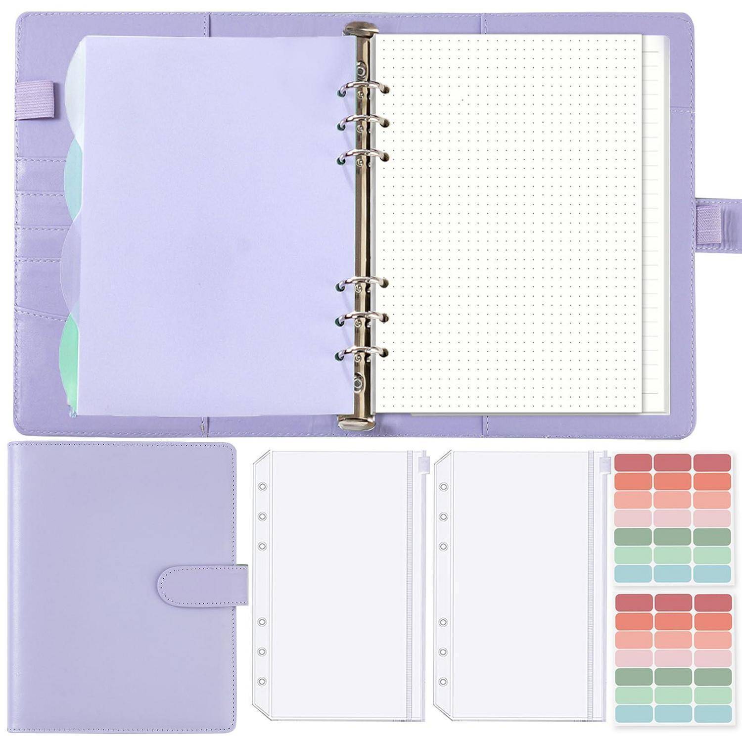 Lavendelfarbener ringgebundener Planerbinder mit linierten und punktierten Einsätzen, zwei transparenten Taschenseiten und farbcodierten Aufklebertabs und Etiketten, die unten angezeigt werden.