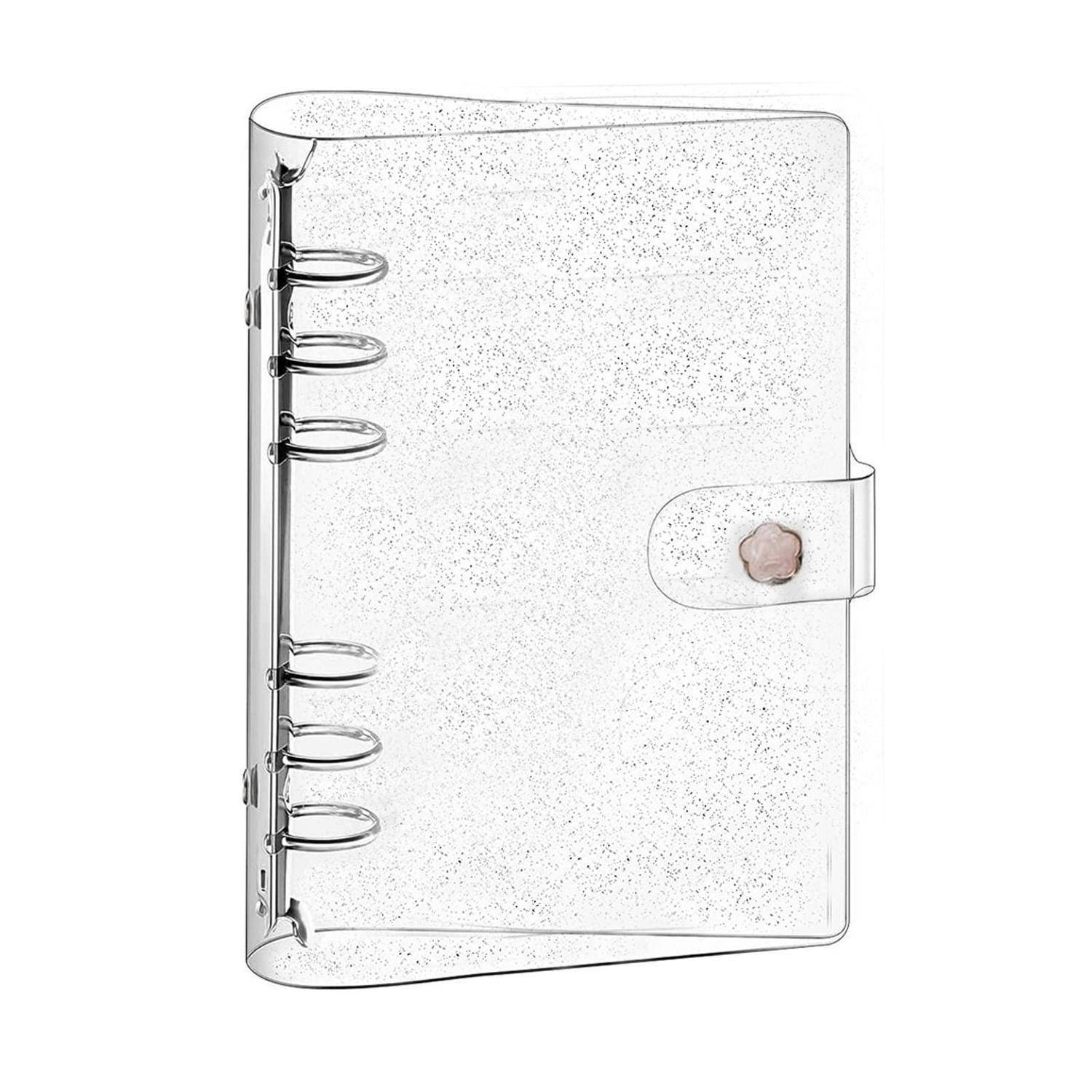 Transparentes Notizbuch mit Sechsring-Ordner, Riemen und Druckknopfverschluss, geschlossen auf weißem Hintergrund abgebildet.