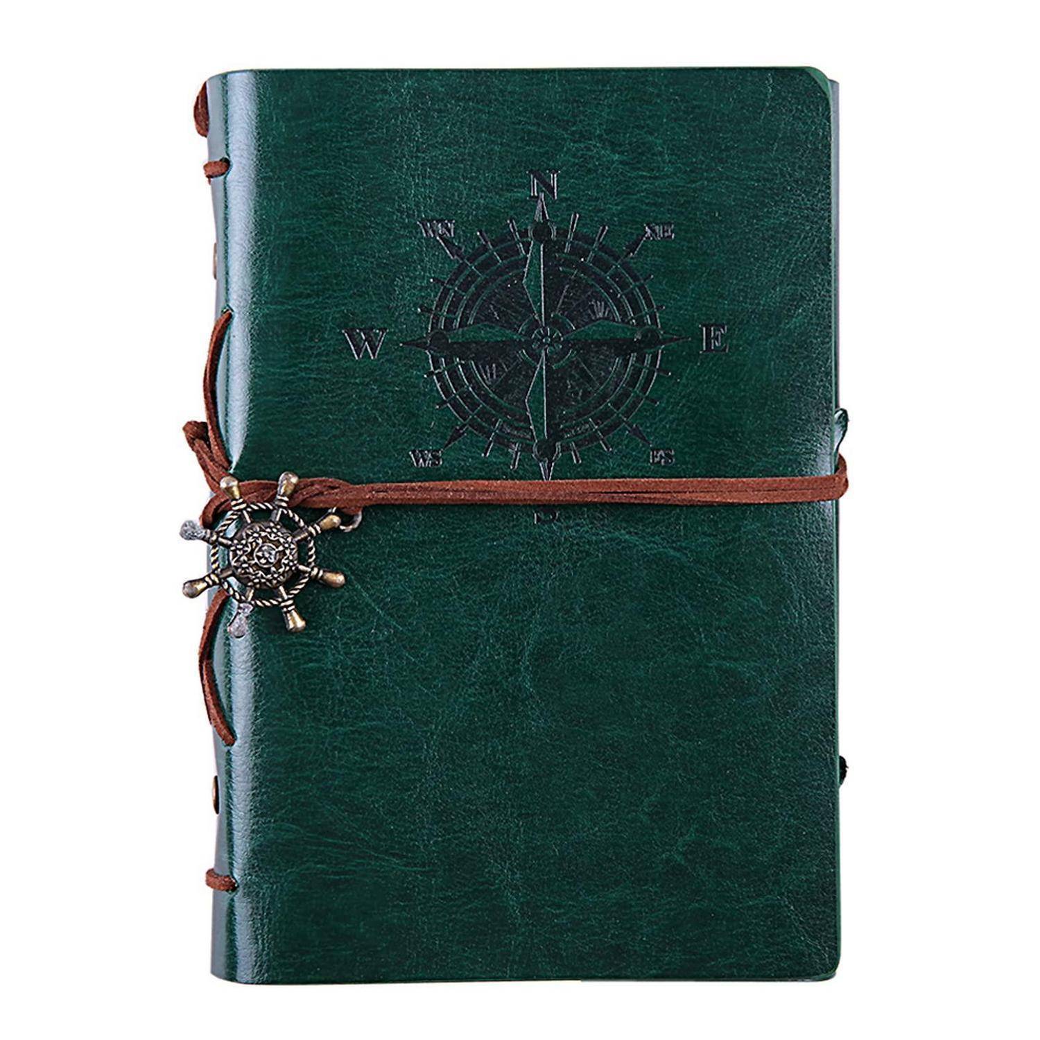 Grünes lederbewehrtes Tagebuch mit Kompassdesign und einer braunen Wickelschnur mit Schiffsradanhänger.