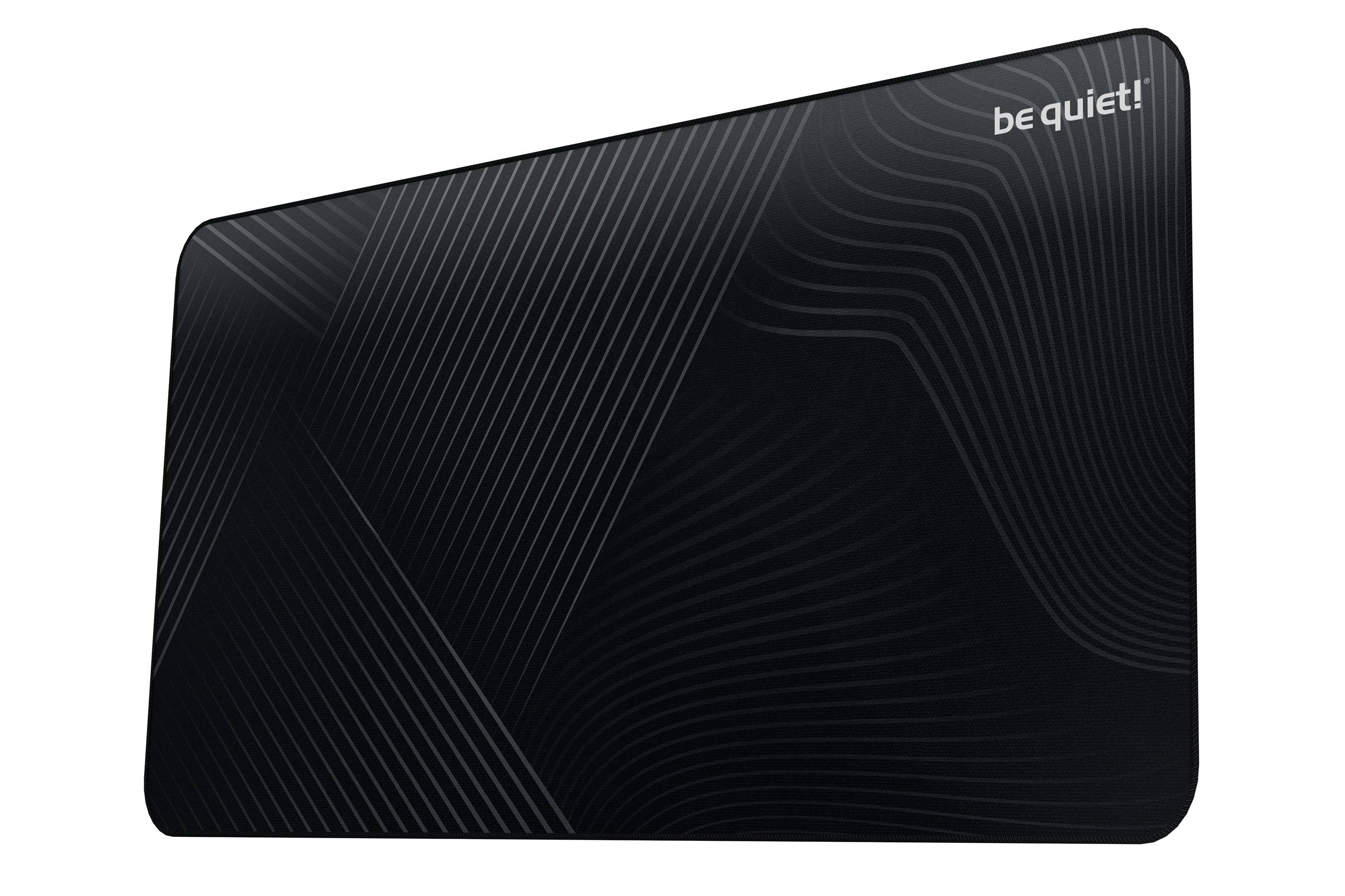 Schwarzes rechteckiges be quiet! Mousepad mit subtilen Wellen- und Linienmustern auf weißem Hintergrund.