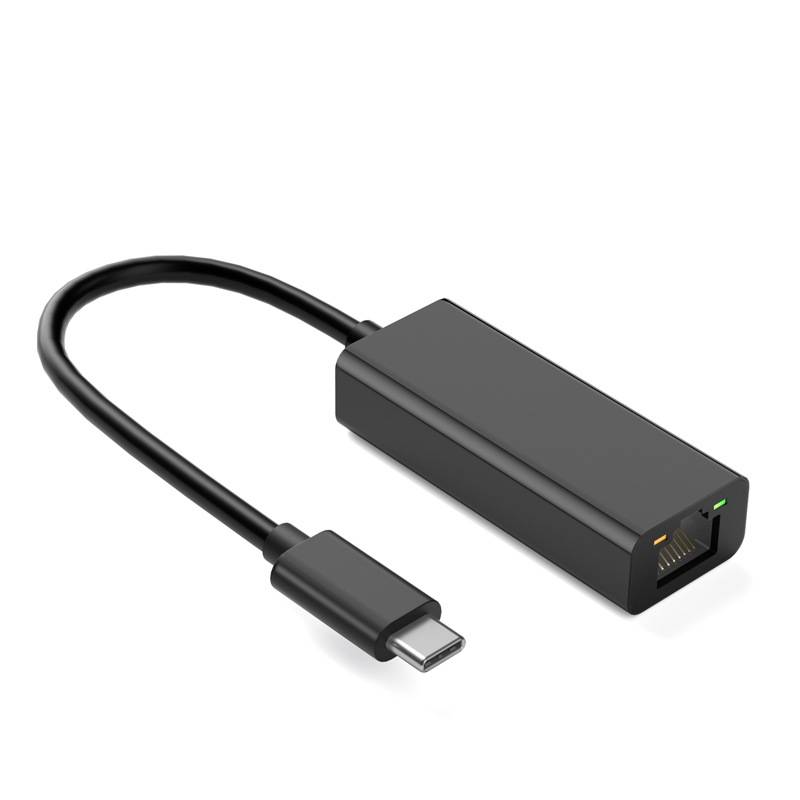USB-C zu Ethernet-Adapter mit einem kurzen Kabel und RJ45-Netzwerkport, dargestellt auf weißem Hintergrund.
