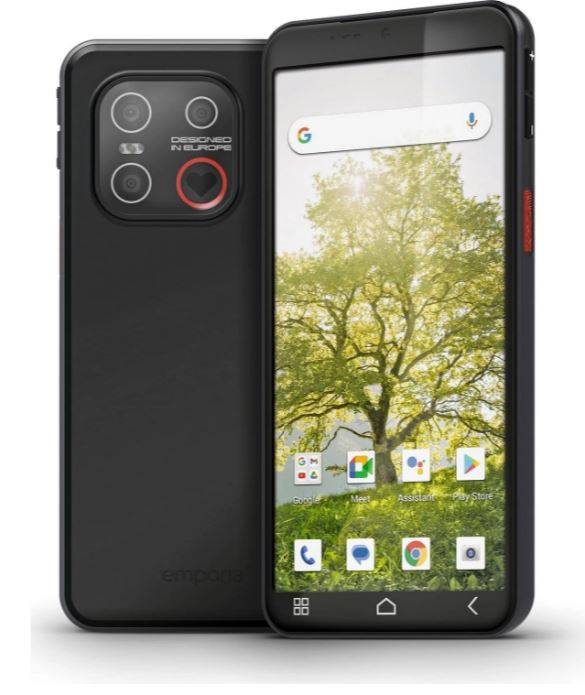 Schwarzes Smartphone von vorne und hinten gezeigt, mit Dreifach-Kameramodul und „Designed for Emporia
