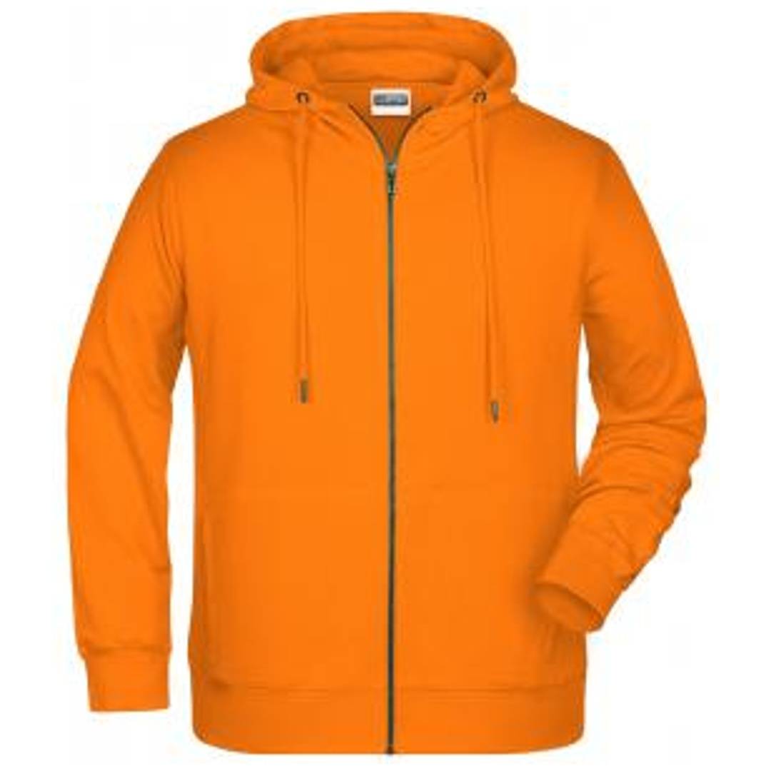 Oranges Reißverschluss-Kapuzensweatshirt mit Zugschnüren und vorderen Taschen, vor einfarbigem weißen Hintergrund gezeigt.
