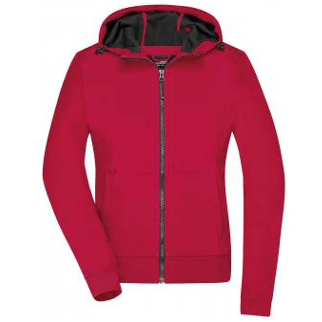 Rote Reißverschluss-Kapuzenjacke mit schwarzem Futter auf einfachem weißem Hintergrund.
