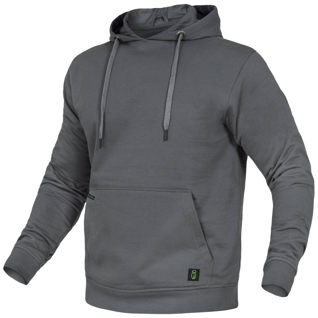 Graues Kapuzenschweatshirt mit Kordelzügen und einer vorderen Känguru-Tasche, isoliert auf weißem Hintergrund dargestellt.