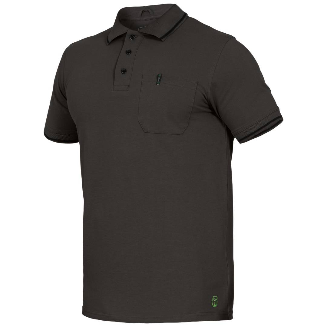 Dunkelgraues Poloshirt mit kurzen Ärmeln, Kragen, Knopfleiste, Brusttasche und kleinem Logo am Saum.