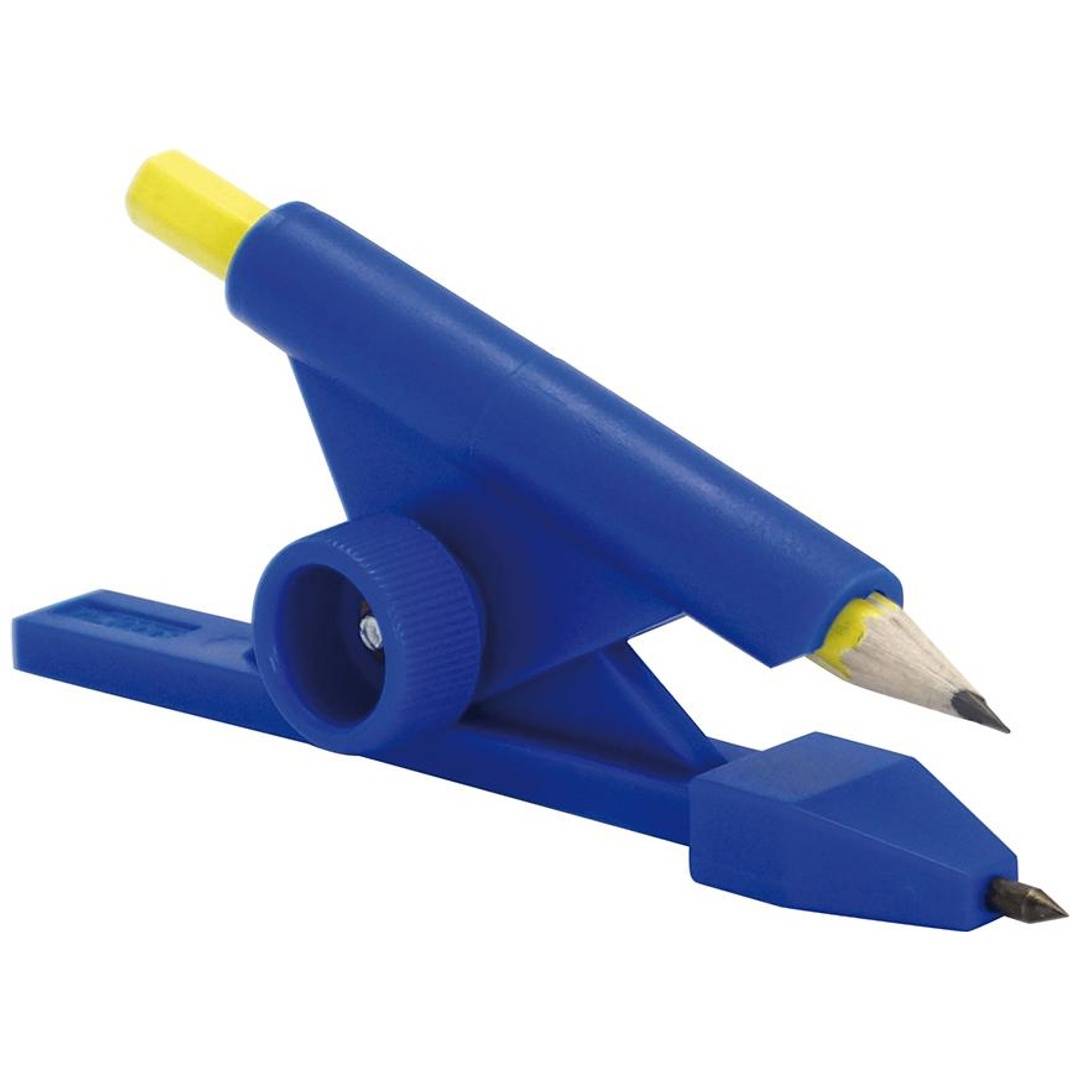 Blauer Bleistiftspitzer in Form einer Miniaturkanone oder Armbrust, mit einem gelben Bleistift eingeführt und einer spitzen Bleistiftspitze, die sich von vorne erstreckt.