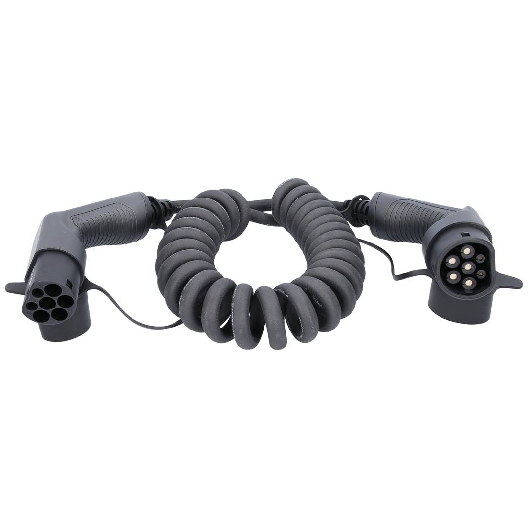 Aufgerolltes Elektrofahrzeug-Ladekabel mit zwei Anschlüssen auf weißem Hintergrund.