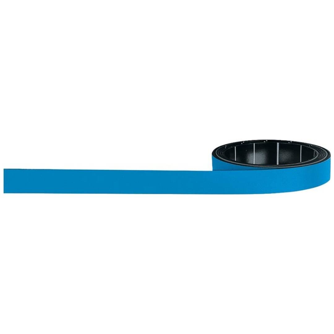 Ein langer blauer Riemen oder Gürtel, der auf der rechten Seite zu einer Schlaufe aufgerollt ist, auf weißem Hintergrund dargestellt.