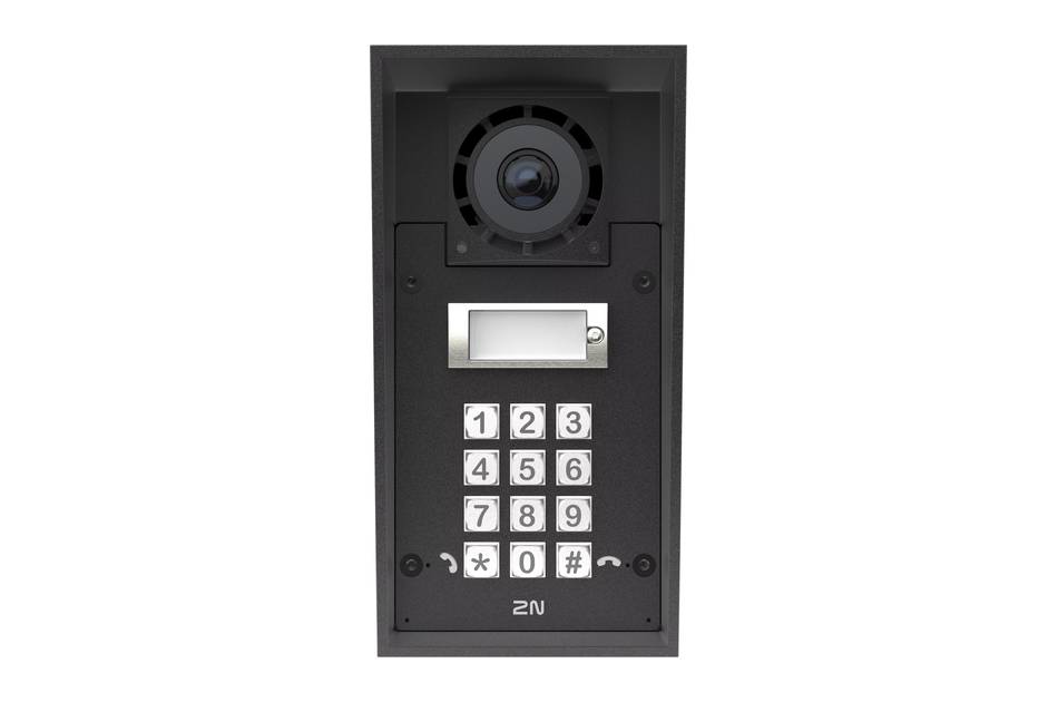 Ein schwarzes 2N Türsprechanlage-Panel mit Kameraobjektiv, Lautsprecher und einer numerischen Tastatur mit Anrufknöpfen.