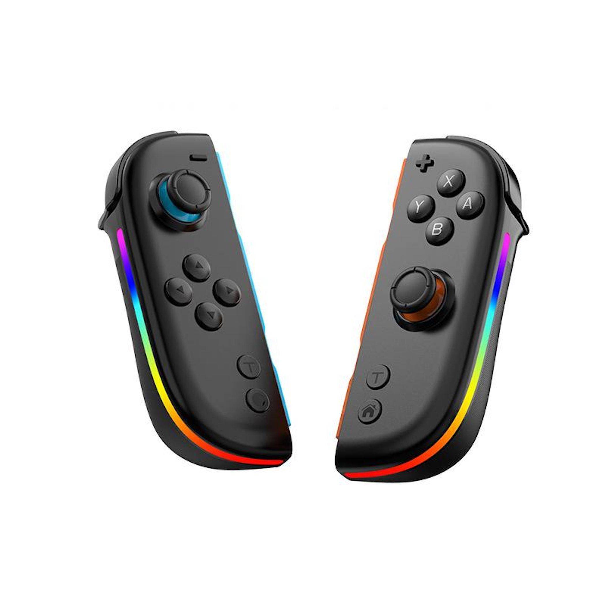 Paar schwarzer Gaming-Controller-Griffmodule mit Steuerhebeln und Tasten, jeweils akzentuiert durch einen bunten LED-Streifen an der Außenkante.