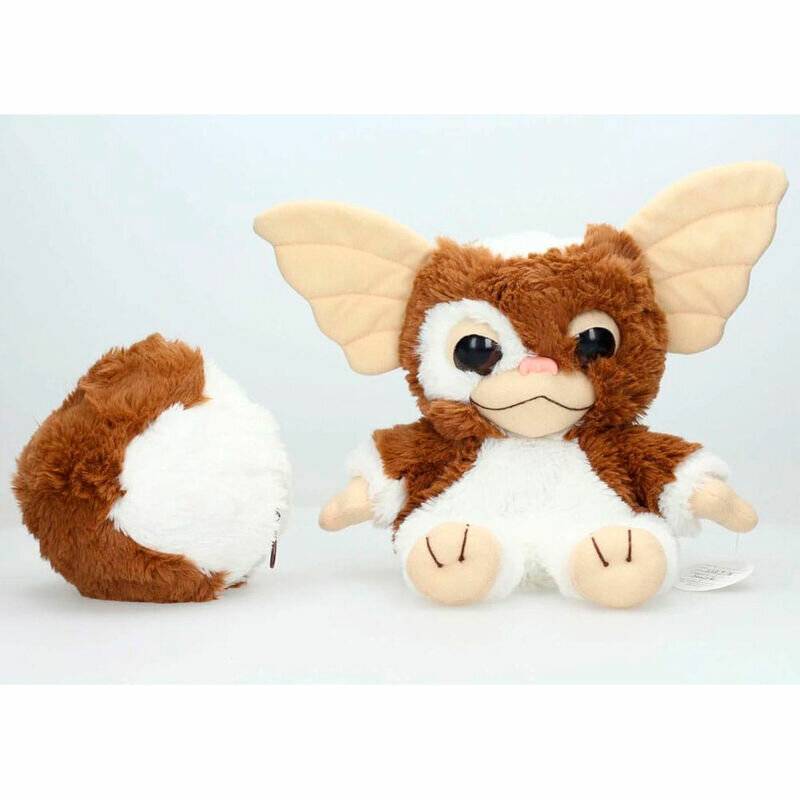 Zwei Gremlins-Plüschtiere auf weißem Hintergrund, eines aufrecht sitzend mit großen Ohren und eines zu einer Kugel zusammengerollt.