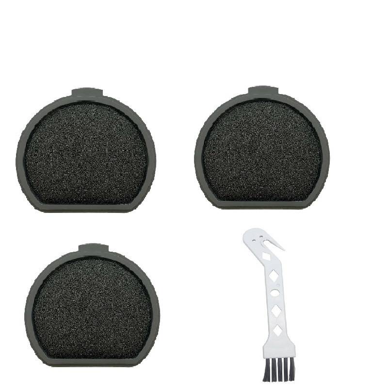 Drei runde schwarze Schaumstoff-Filterpads und eine kleine weiße Reinigungsbürste auf einem schlichten Hintergrund.