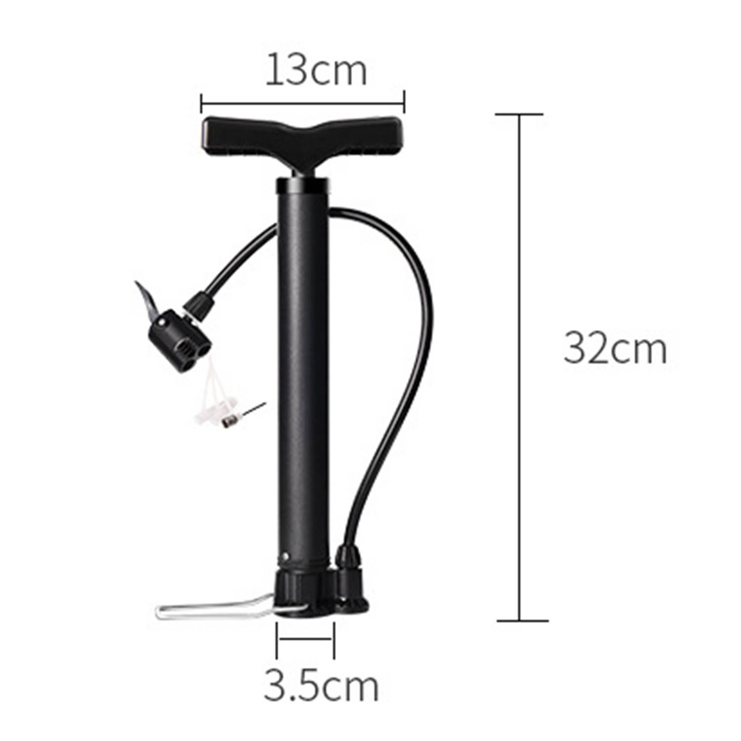 Schwarze Handpumpe mit Schlauch und Düse dargestellt mit Abmessungen: 13 cm breit, 32 cm hoch, 3,5 cm Basis.