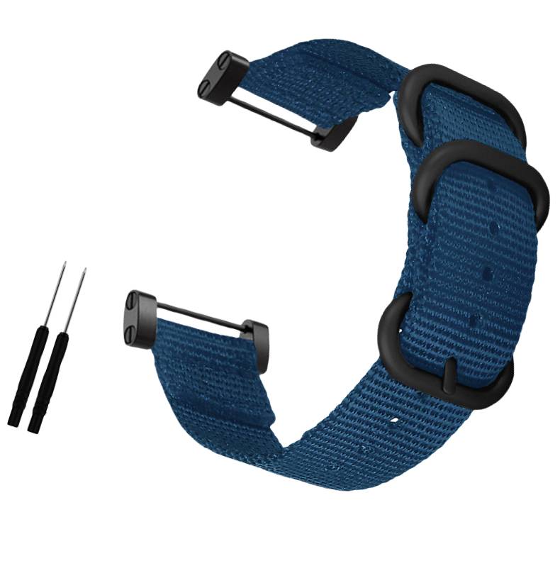 Blaues gewebtes Uhrenarmband mit schwarzen Metallschlaufen und zwei Federstegen auf weißem Hintergrund.