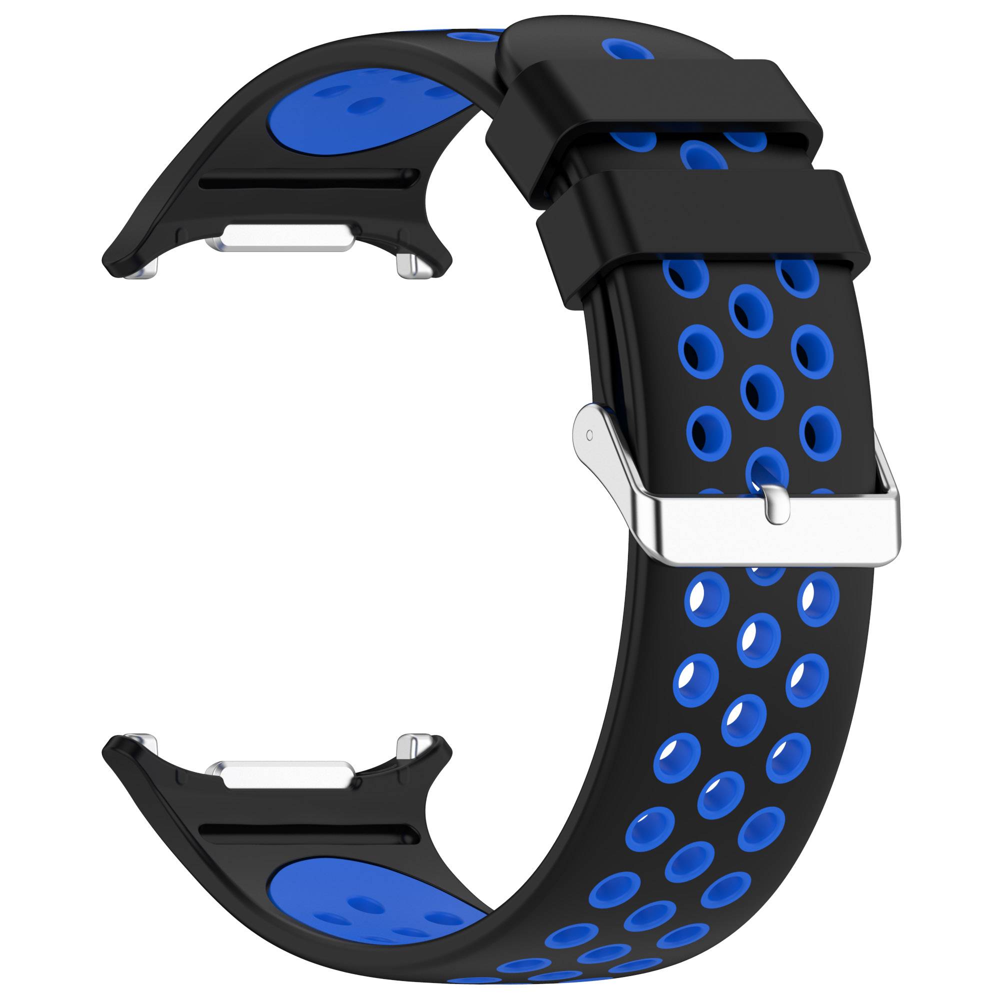 Schwarzes Smartwatch-Armband mit blauen Perforationen und silberner Schnalle, offen gezeigt, um sein verstellbares Riemendesign zur Schau zu stellen.
