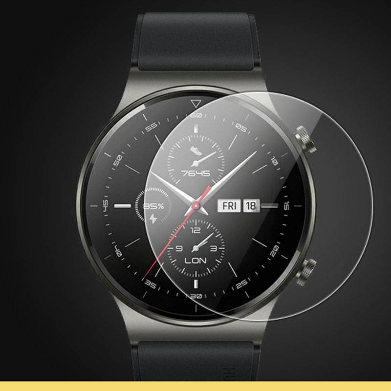 Schwarze Smartwatch mit analogem Zifferblatt zeigt Batterie 35%, Datum „FRI 18" und zwei Zeitsubskalen.
