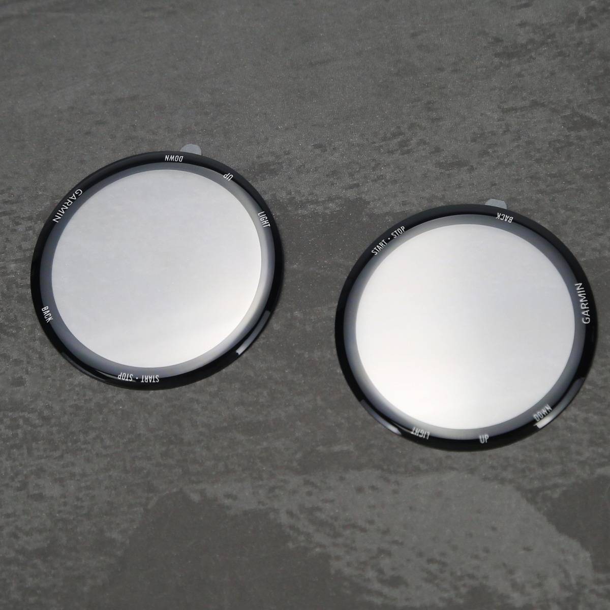 Zwei runde Kameralinssenfilter auf einer grauen Oberfläche, gekennzeichnet mit Filtertypen wie CANNY, ND64, UV und STAR-SHINE.