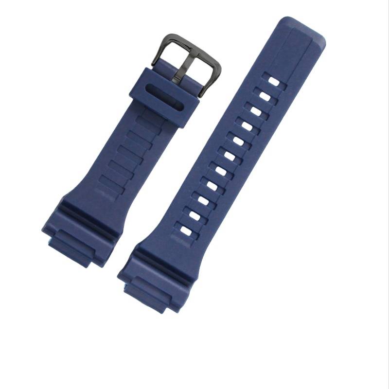 Zwei dunkelblau Gummi-Uhrenarmbänder, eines mit einer Metallschnalle und eines mit Verstelllöchern, auf weißem Hintergrund gezeigt.