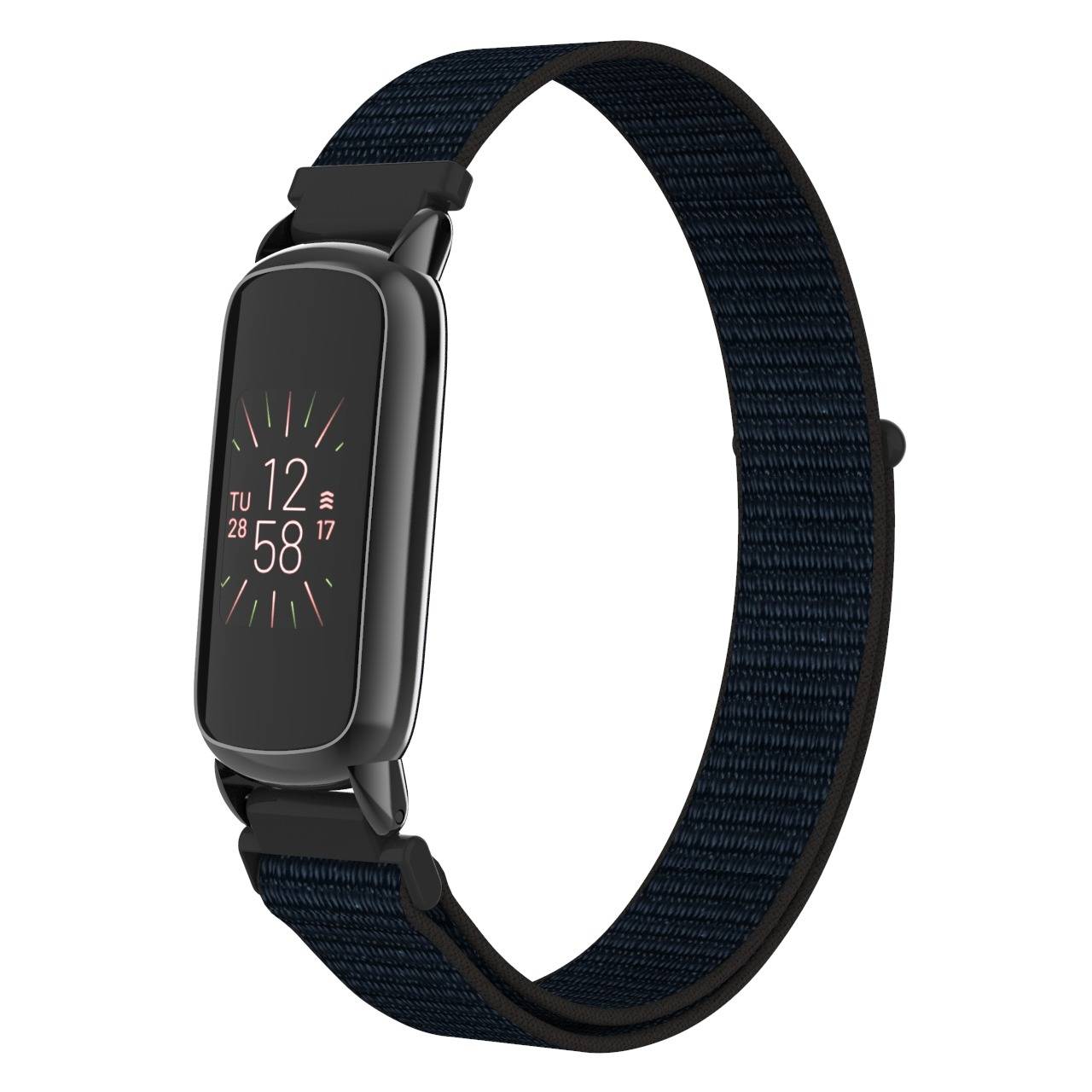 Schwarzer Fitness-Tracker mit rechteckigem Display und dunkelgewebtem Armband, gezeigt auf weißem Hintergrund.