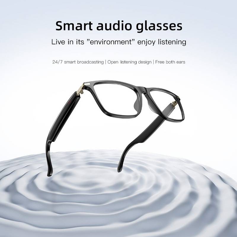 Intelligente Audiobrillen mit schwarzem Rahmen, die über wellenbewegtem Wasser schweben, mit Werbung für 24/7 intelligente Übertragung, offenes Hörerlebnis und freie Ohren.